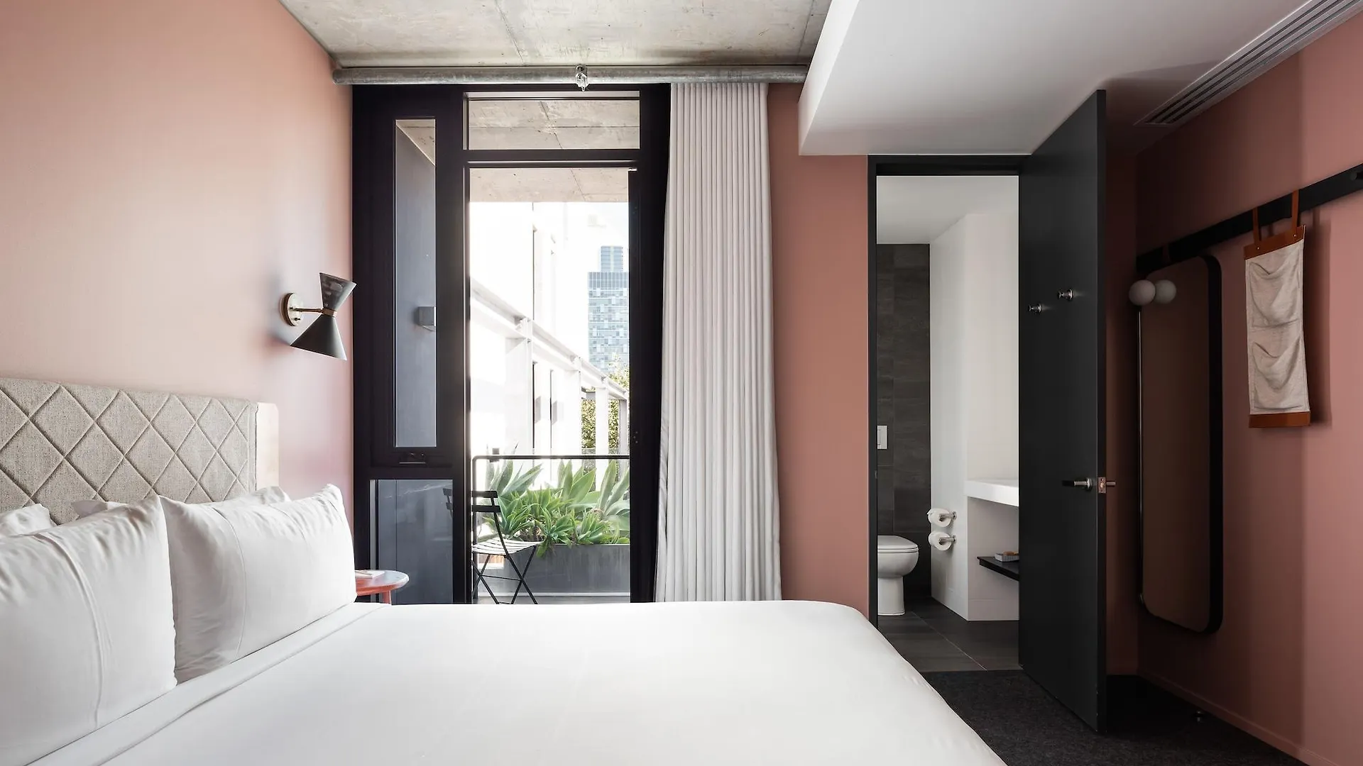 Alex Hotel Perth 4*,